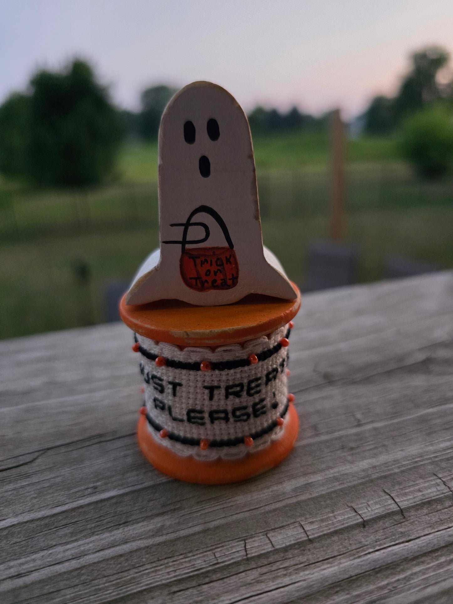 Faithwurks - Just Treats Please - Seasonal Spool Decoration