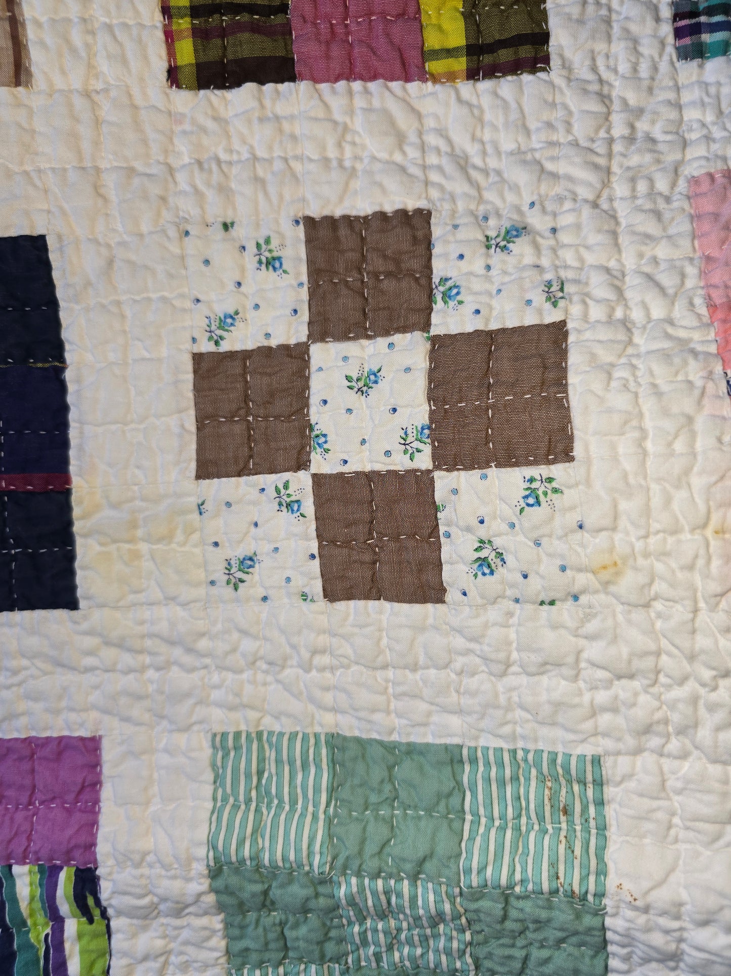 Vintage 9 Patch Quilt - 32' x 44'