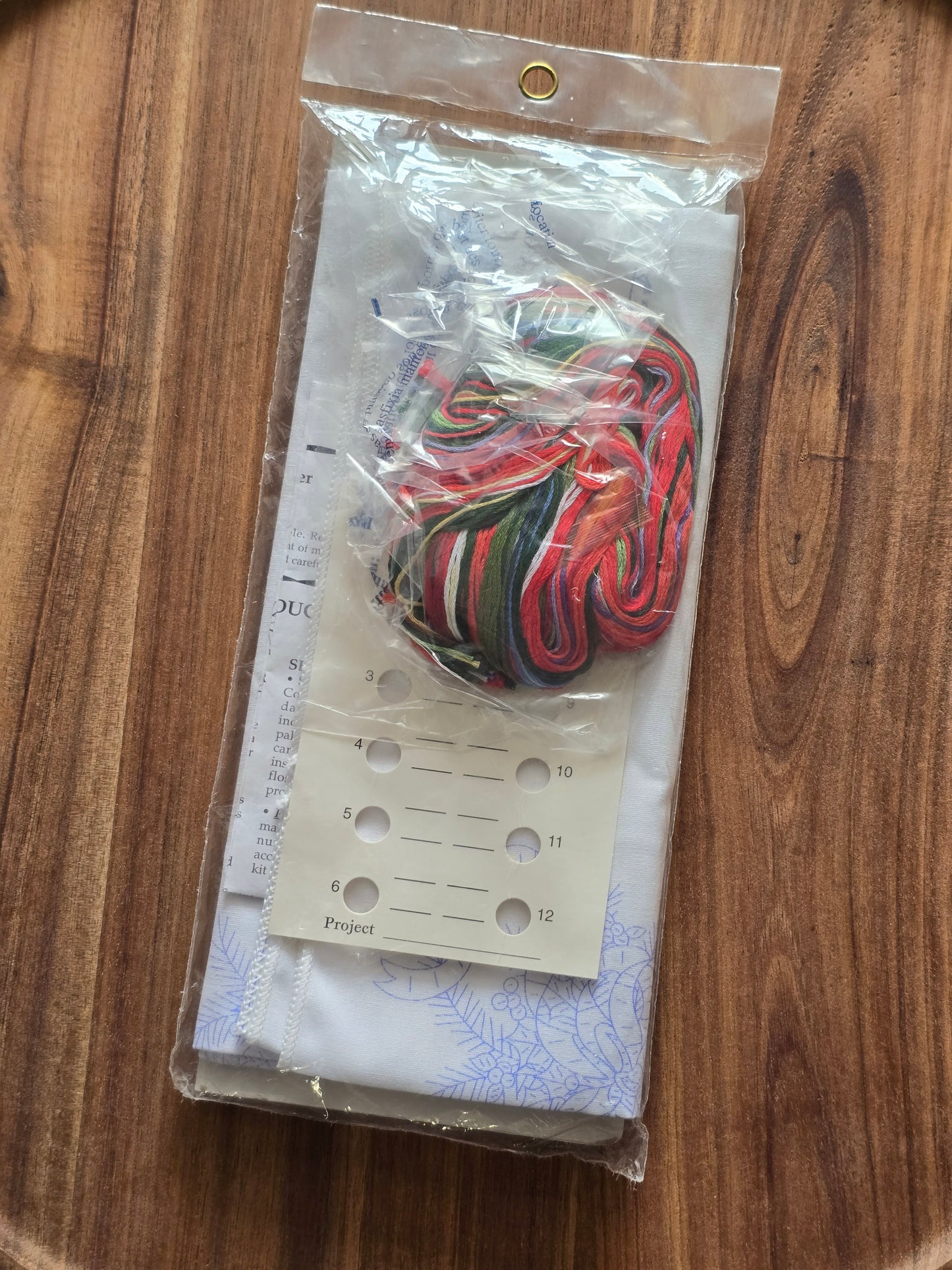 Bucilla - Christmas Garland Tablerunner - Embroidery Kit