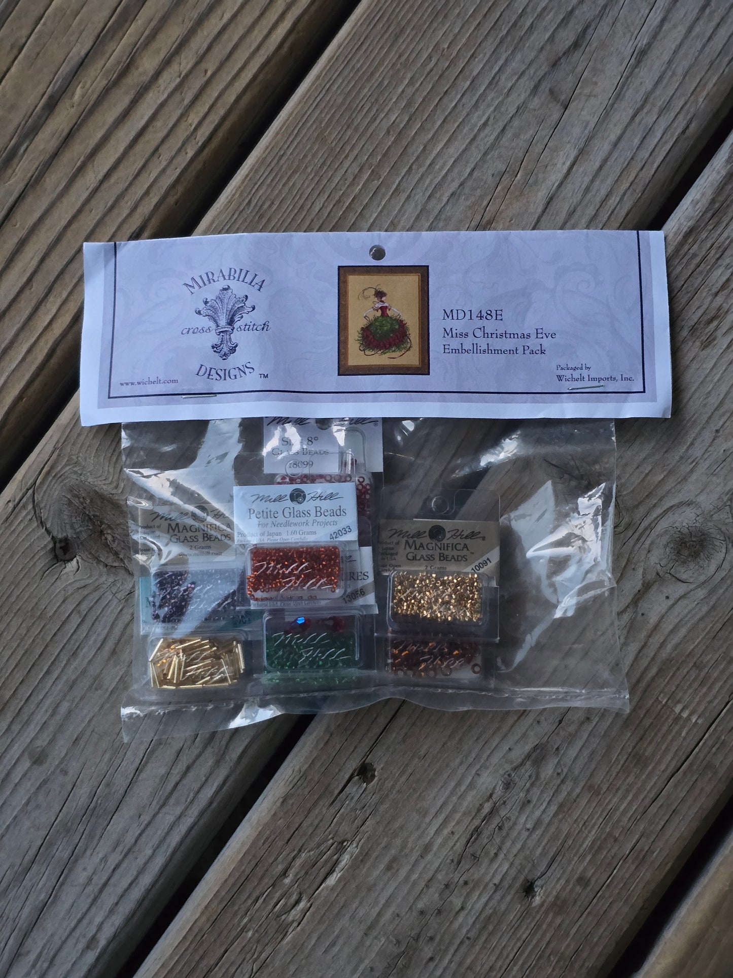 Mirabilia - Miss Christmas Eve - Cross Stitch Pattern with Embellishment Pack