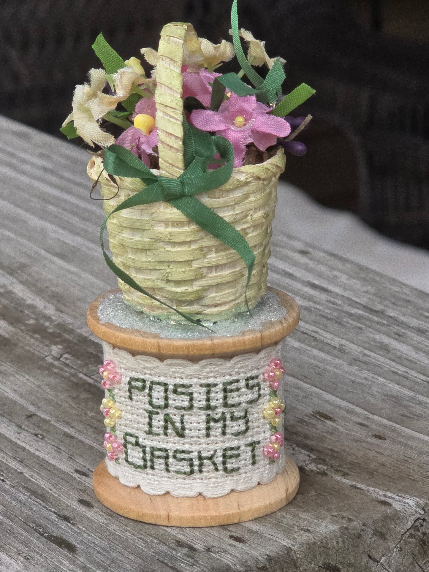 Faithwurks - Flower Basket - Seasonal Spool Decoration