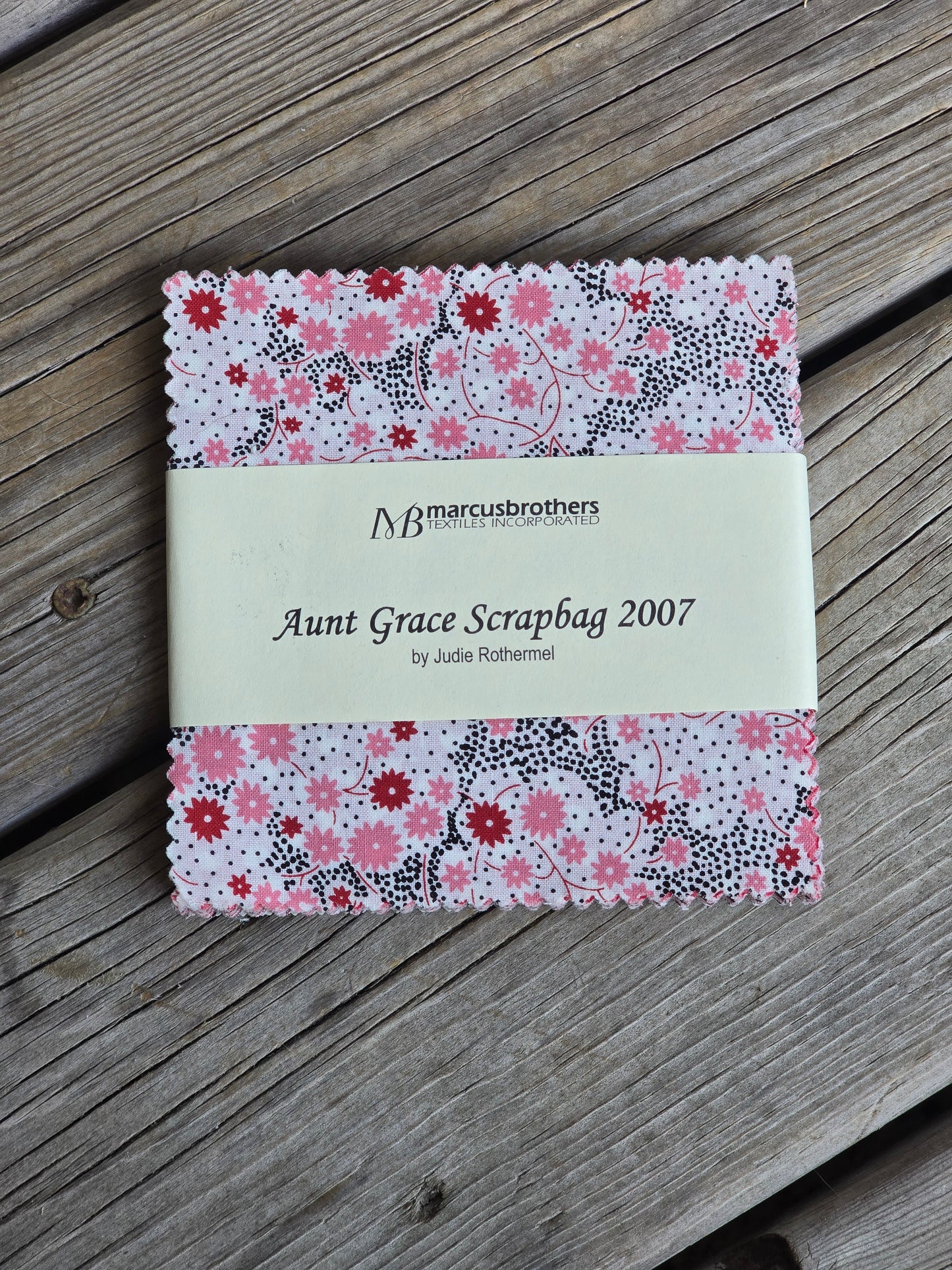 Marcus Brothers - Aunt Grace Scrapbag 2007 - Quilting Fabric - Charm Pack