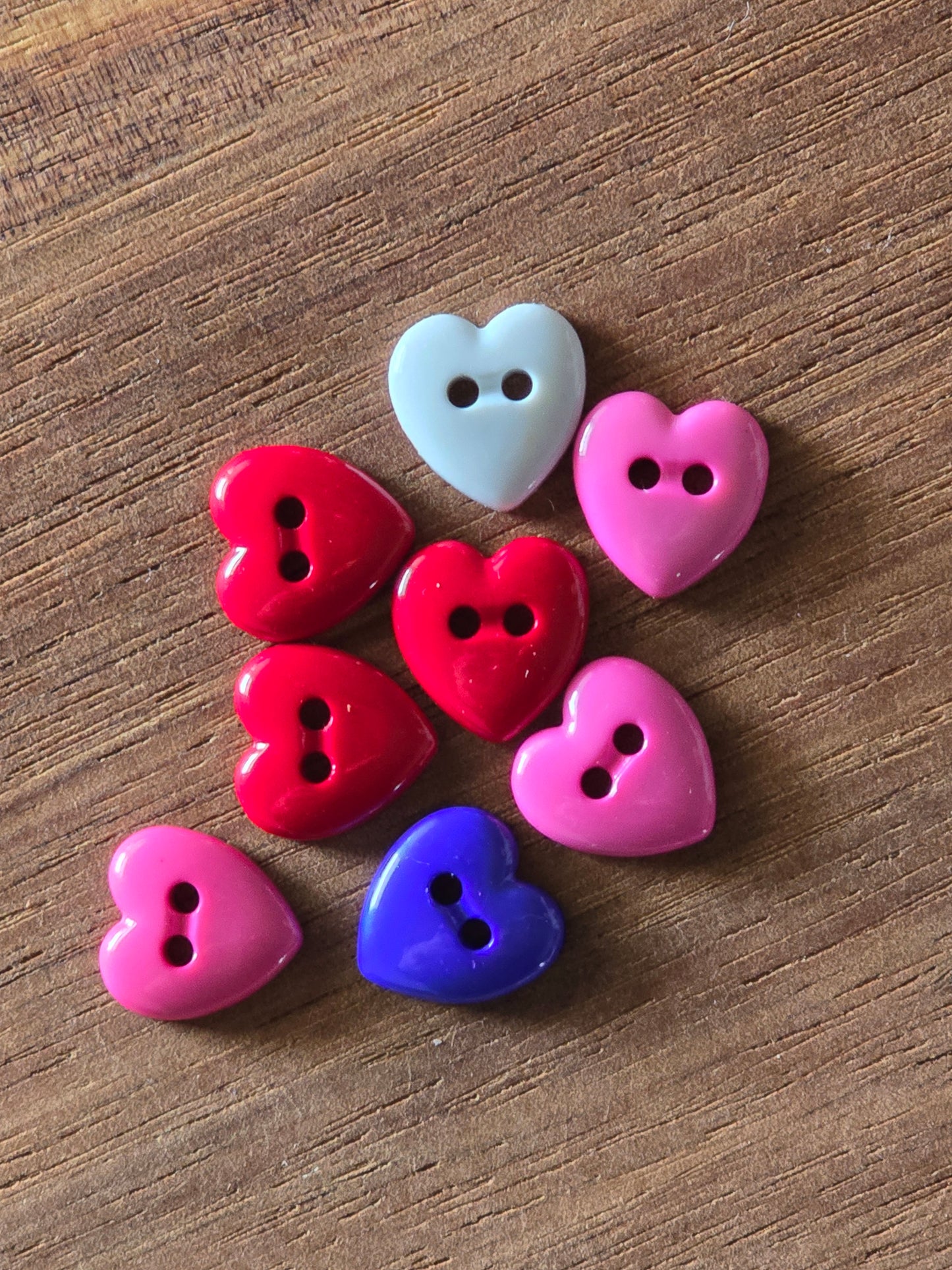 8 Plastic Heart Buttons
