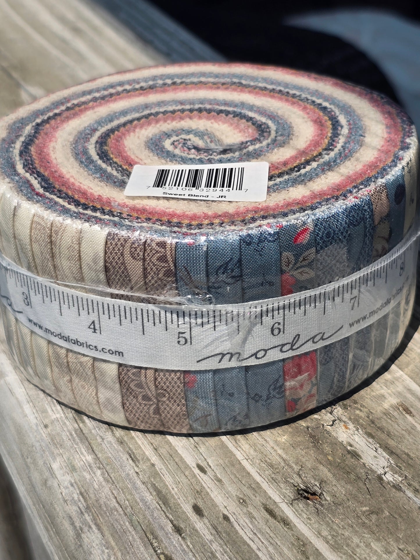 Moda - Laundry Basket Quilts - Sweet Blend - Quilting Fabric - Jelly Roll