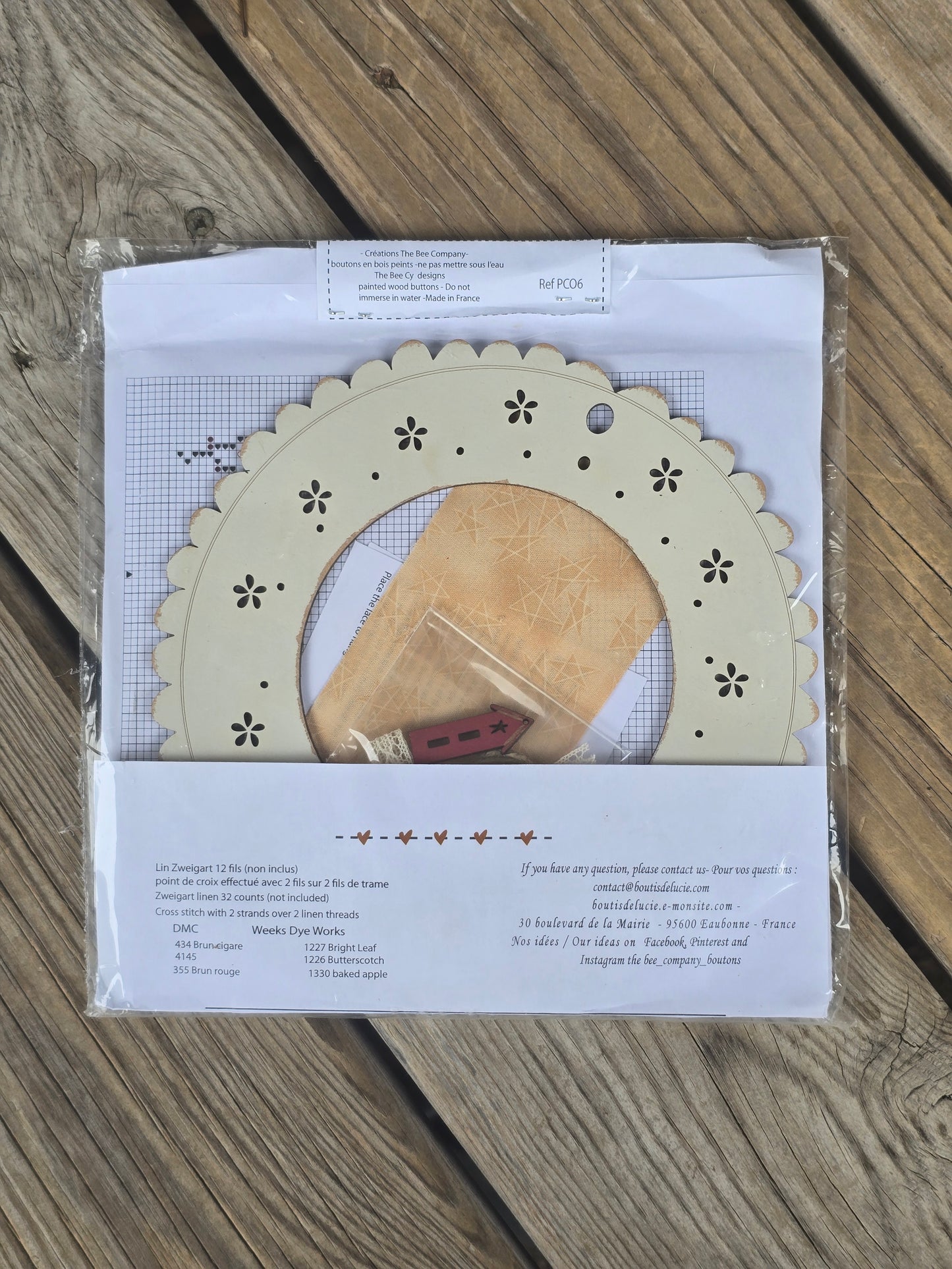 Fleur de Paris - The Bee Company - Heart Wreath - Cross Stitch Kit - Nashville Needlework Market 2026