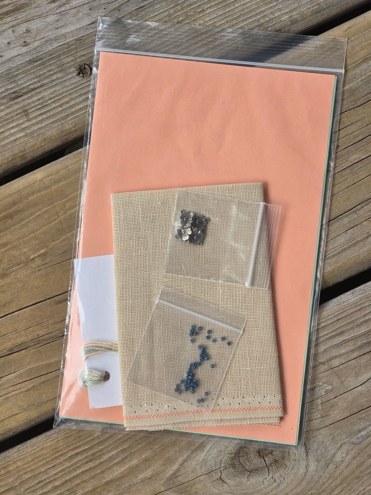 Elizabeth's Designs - Flowers & Friends  - Flowers on the Square - Cross Stitch Kit