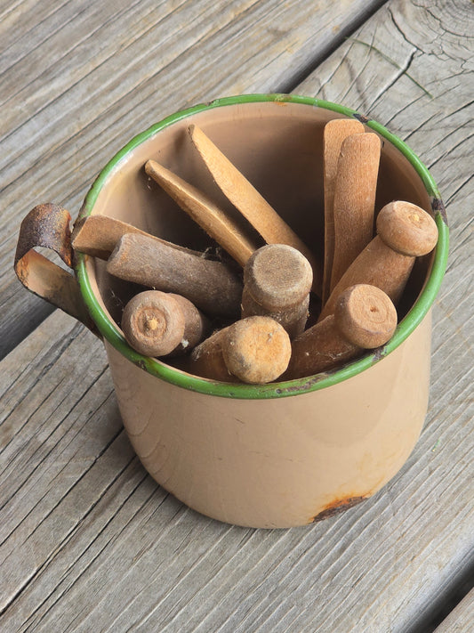 Vintage Enamel Cup and Clothespins