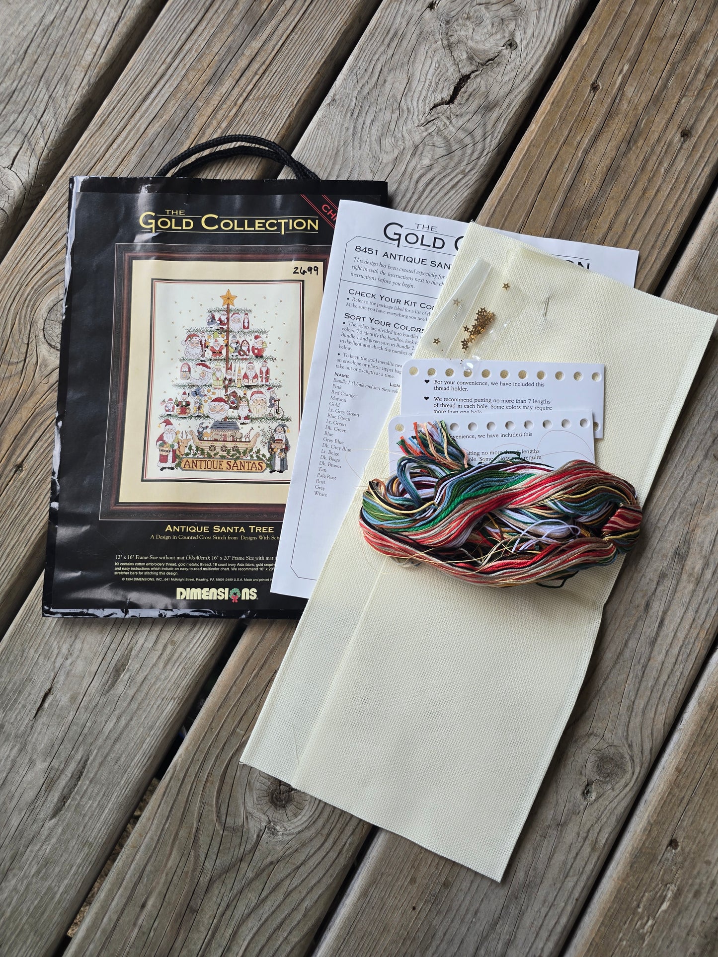Dimensions - The Gold Collection - Antique Santa Tree - Cross Stitch Kit