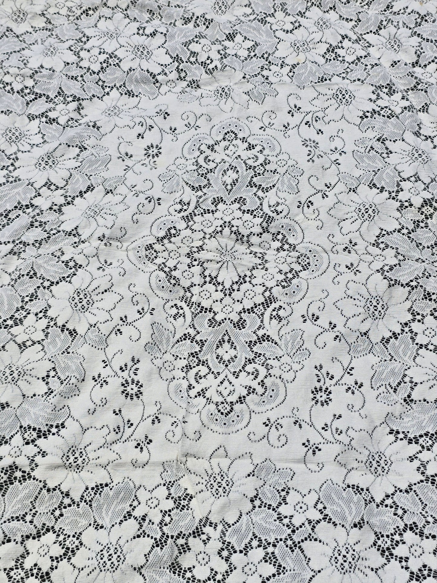 Vintage - Quaker Lace Tablecloth Bundle - 52" x 72" & 48" x 55" - Home Decor