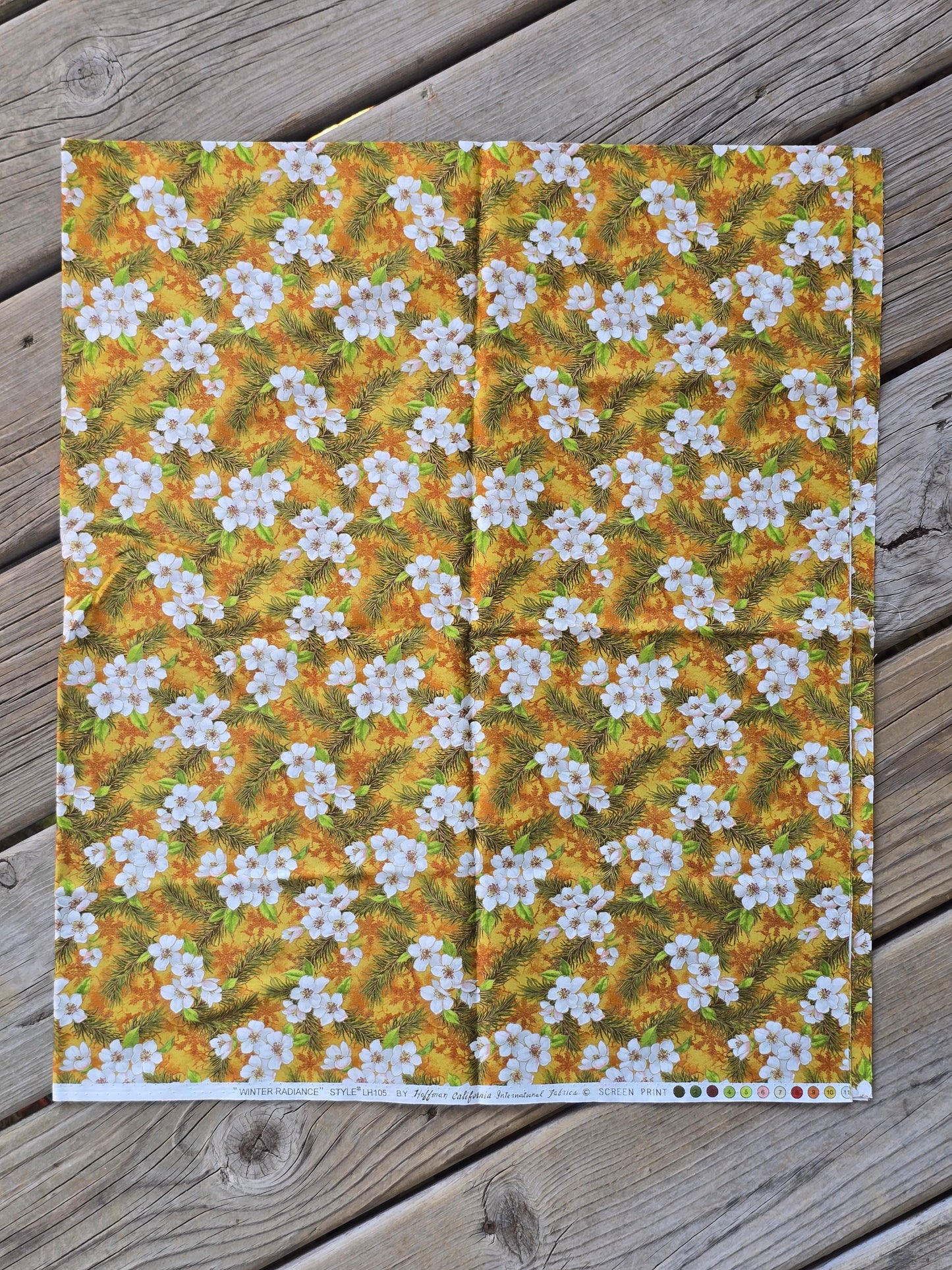Hoffman California International Fabrics - Winter Radiance - Quilting Fabric - 1 Yard Cut