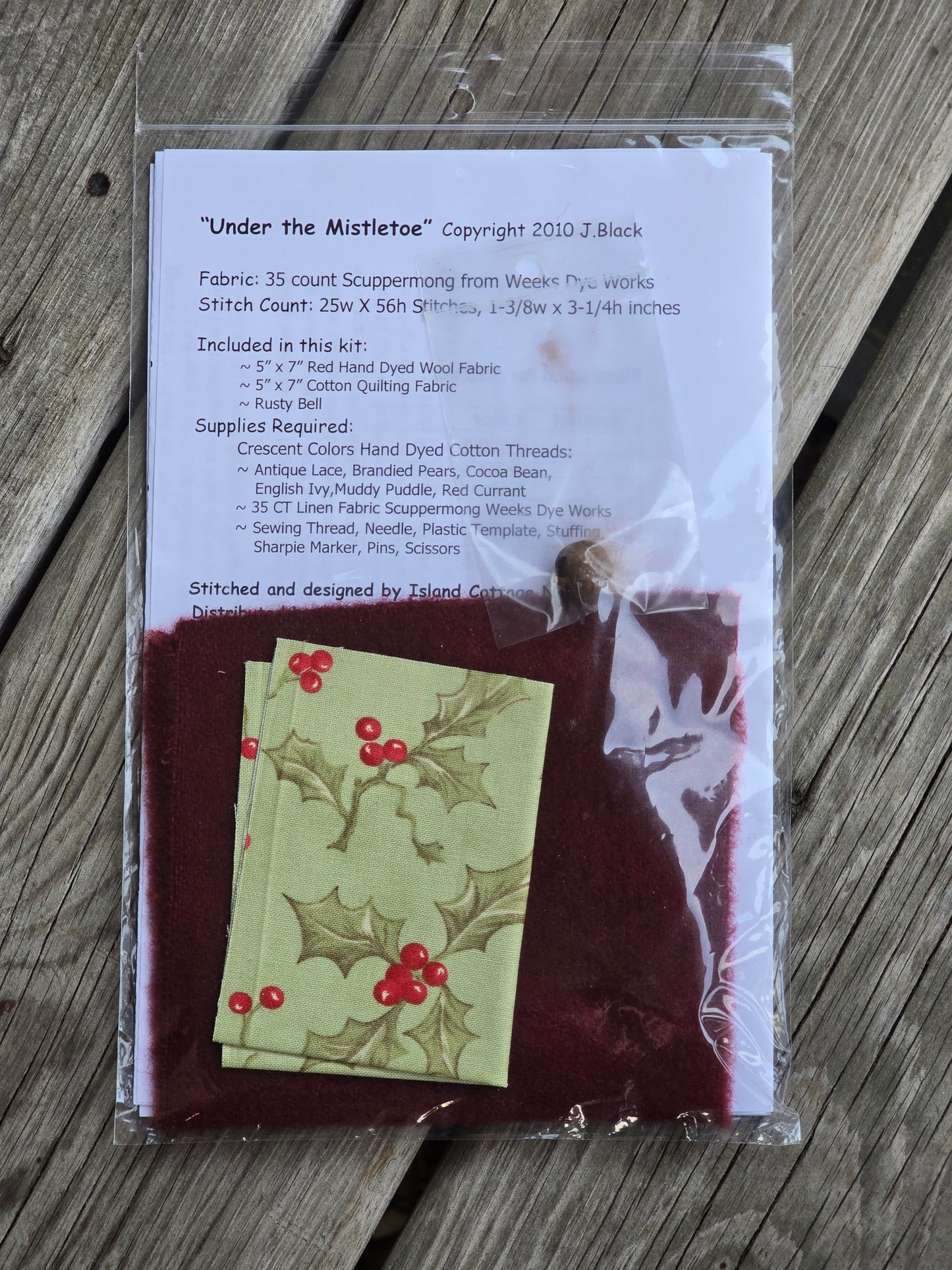 Island Cottage NeedleArts - Under the Mistletoe - Woolie Stocking - Cross Stitch Kit