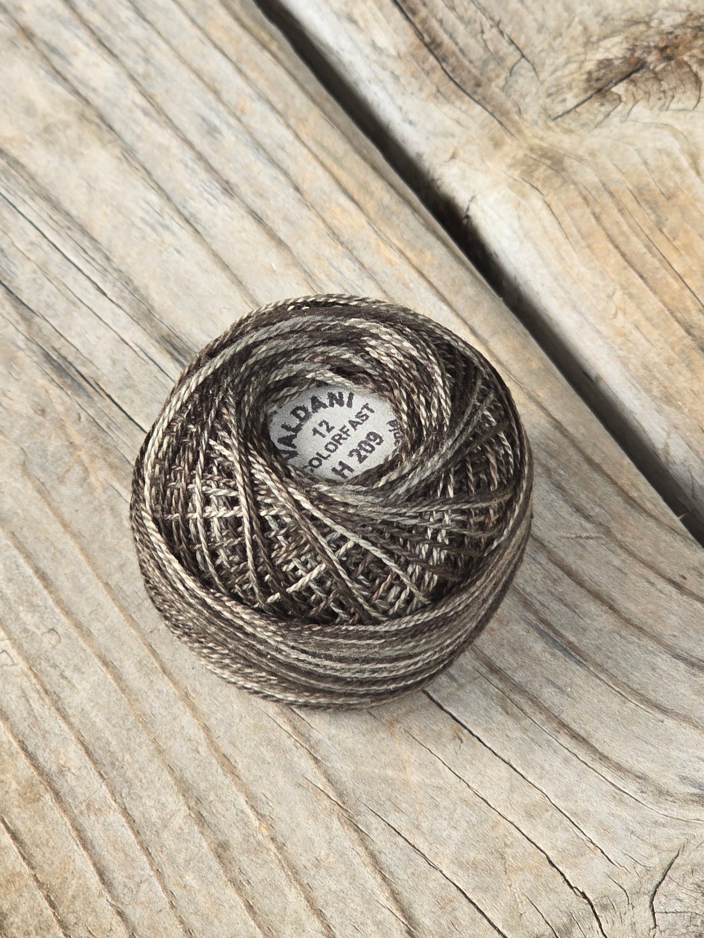 Valdani - Perle Cotton - Hand-Dyed - Size 12 - #H209 - Thread