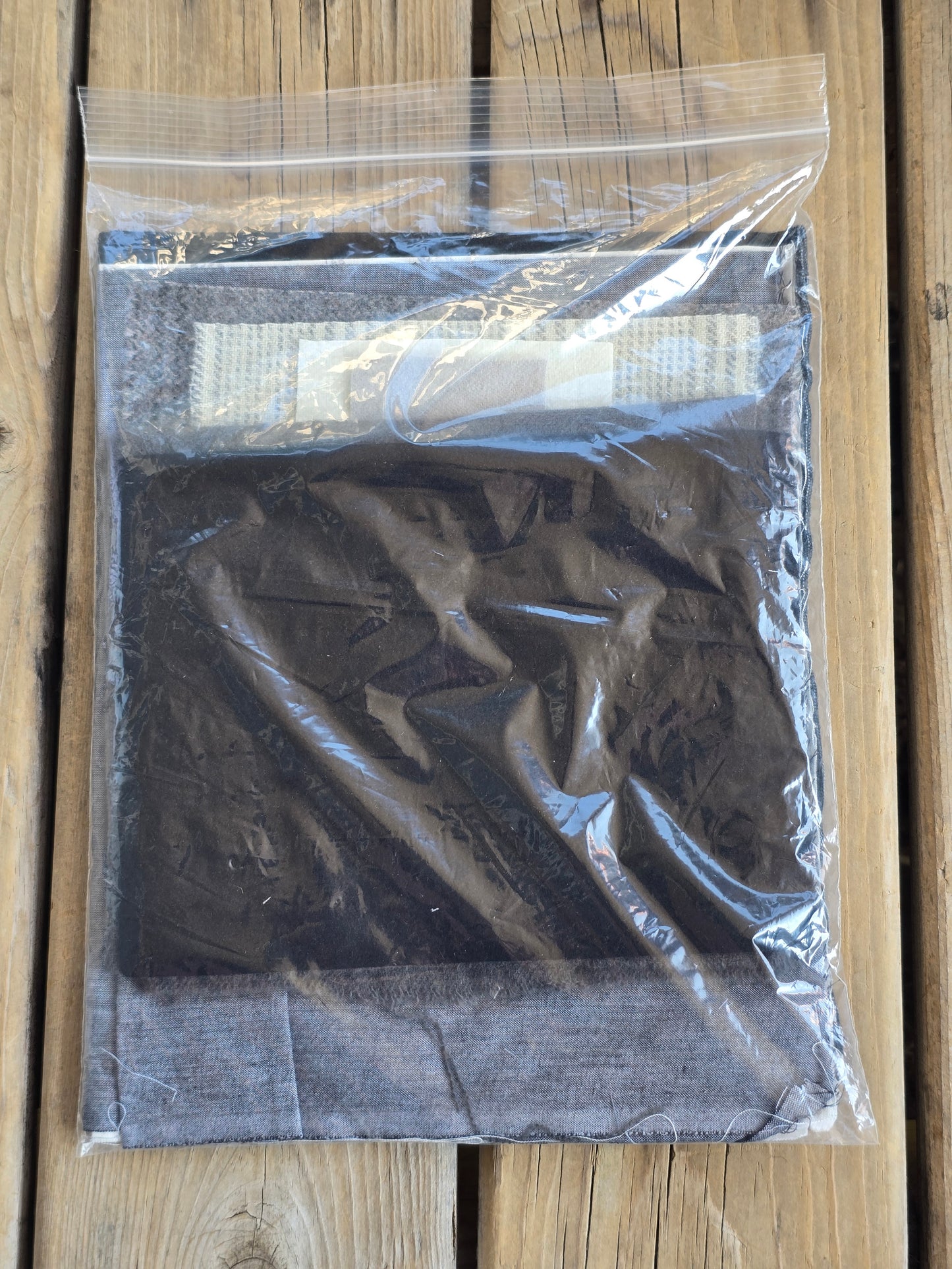 Primitive Gatherings - Wisconsin Rose Stitching Essentials - Wool Kit