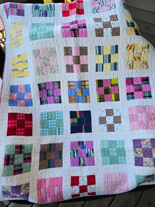 Vintage 9 Patch Quilt - 32' x 44'