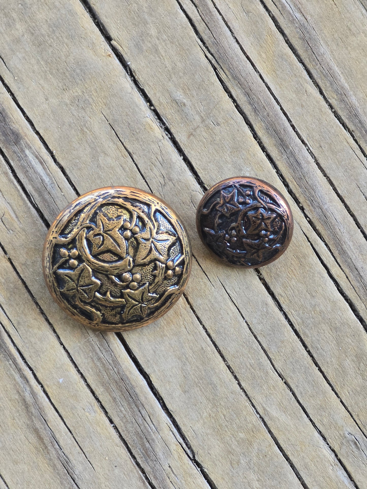Gold Metal Grapes and Leaves Buttons
