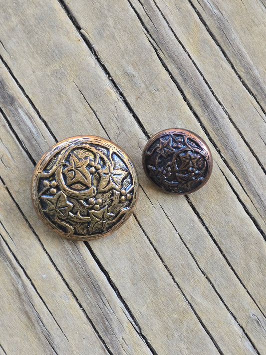 Gold Metal Grapes and Leaves Buttons