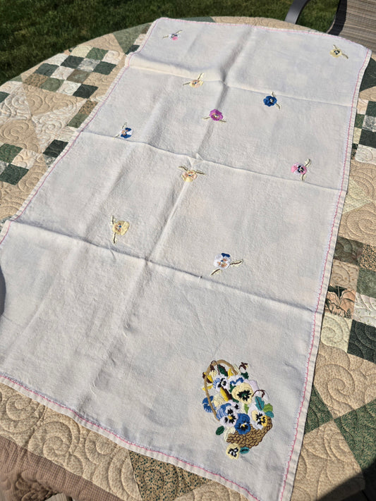 Vintage Tablerunner with Pansies