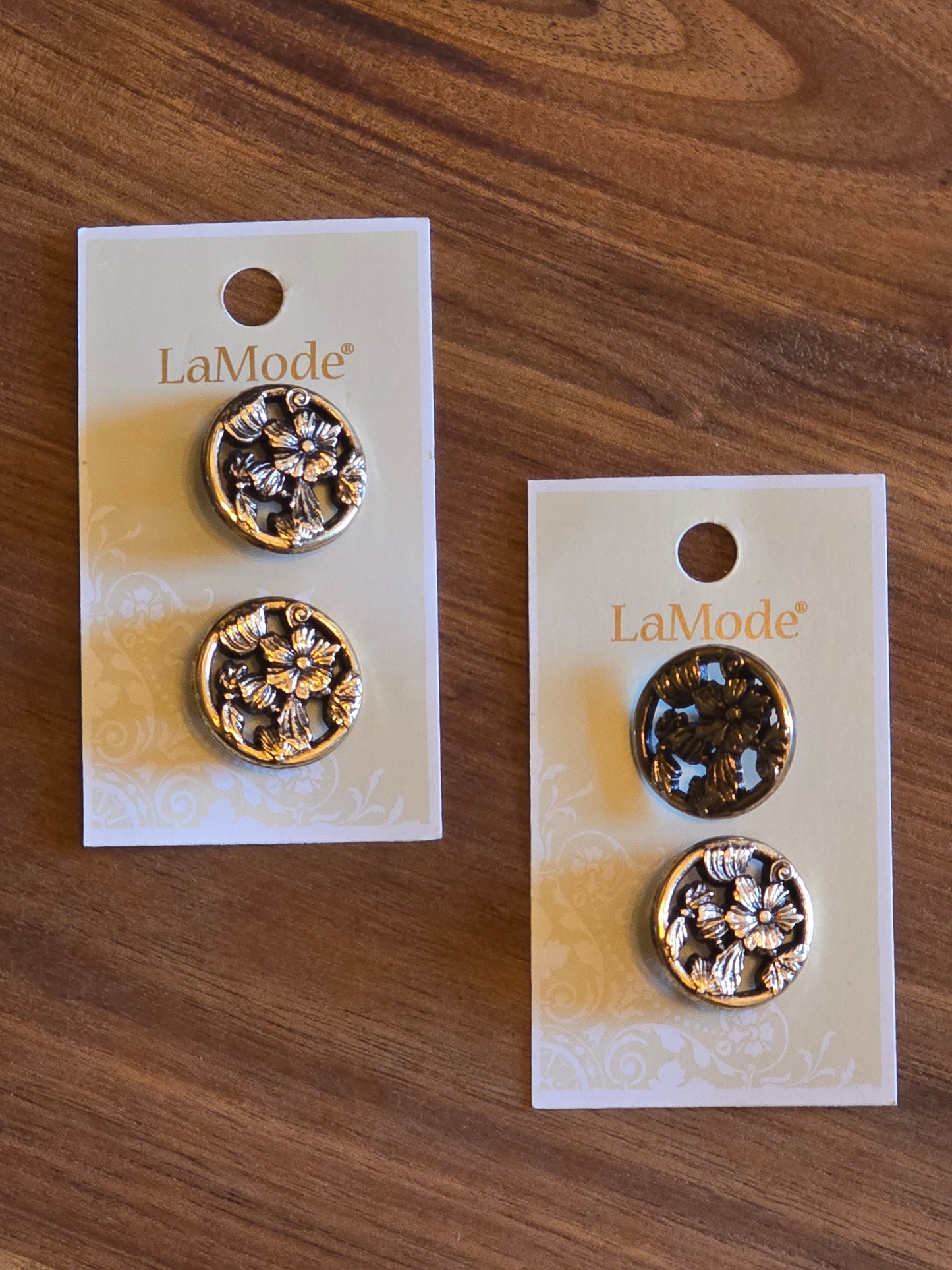 LaMode - Gold Floral Buttons