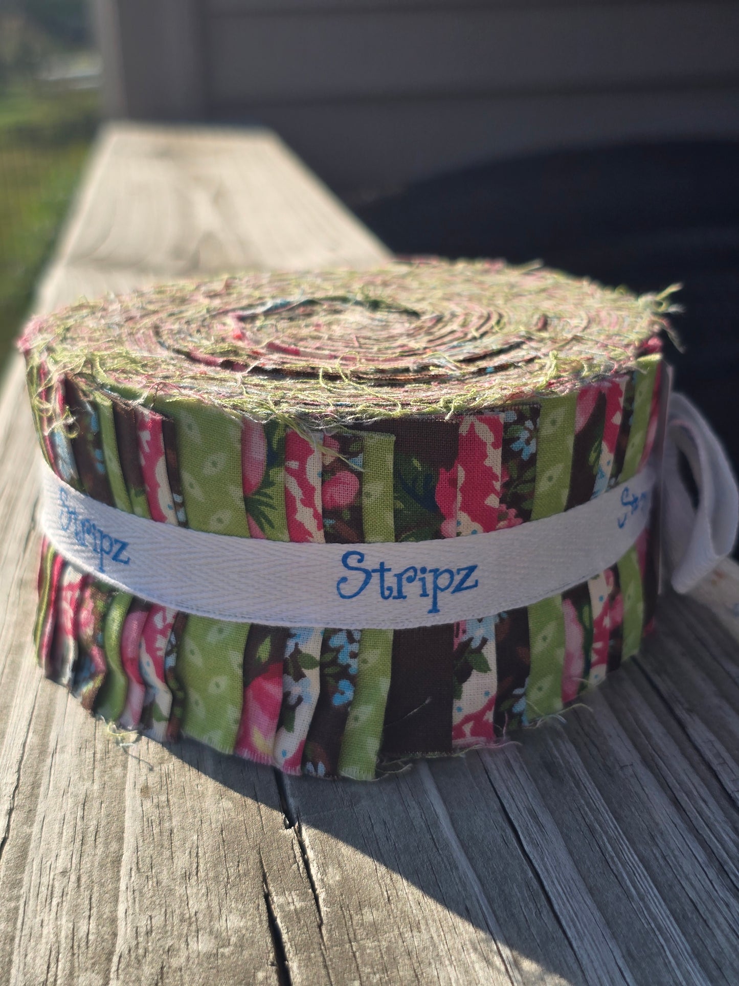 Quick Cuts - Stripz - La Vie En Rose - Quilting Fabric - Jelly Roll