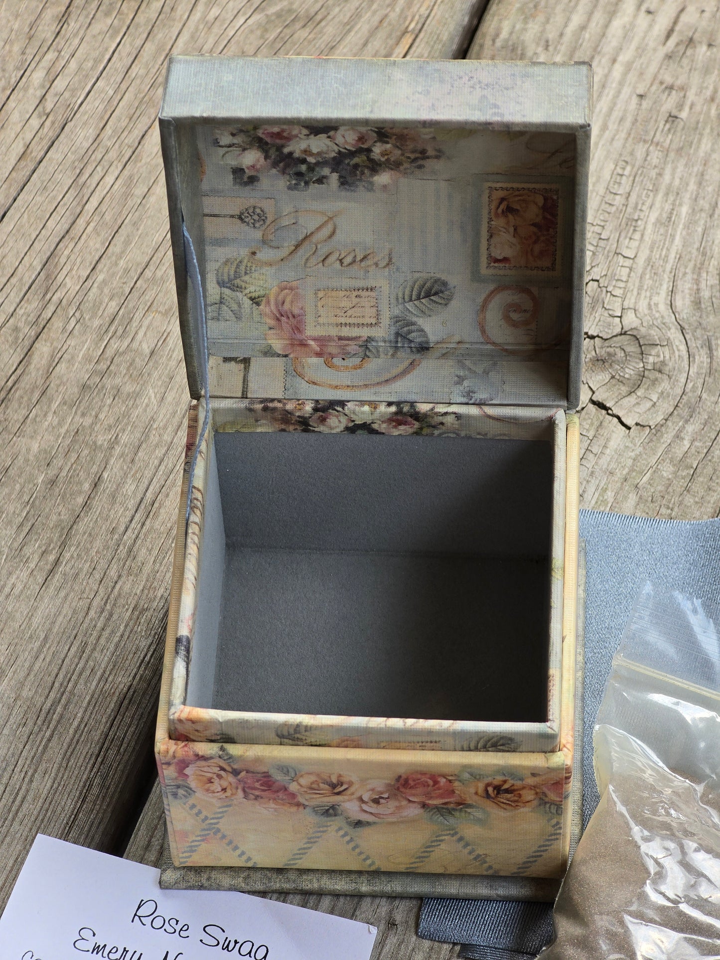 Lang Co - Bob's Boxes - Rose Swag Emery Needle Box - Notions