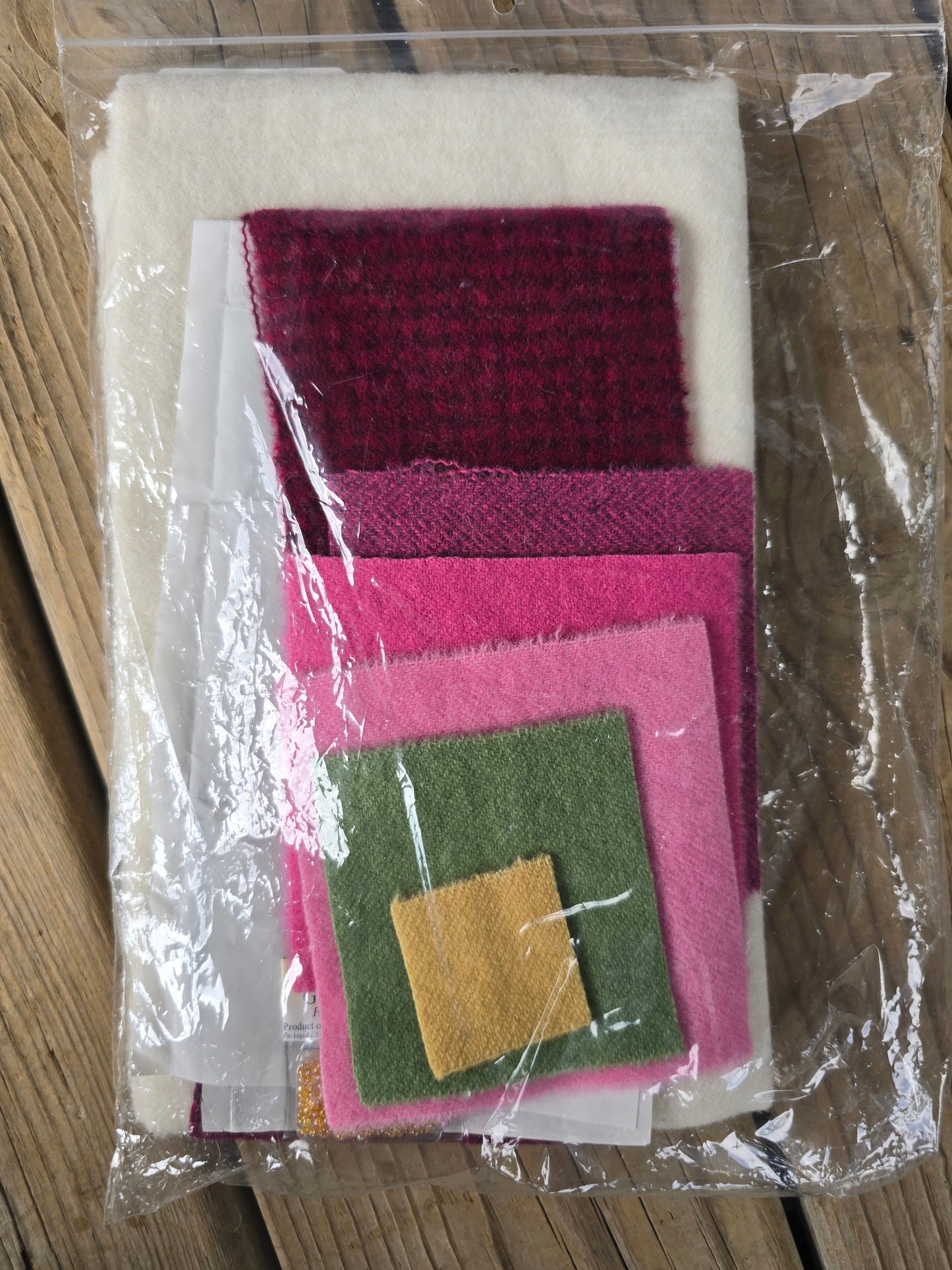 Petals and Blooms - A Friend's Love Tablemat - Wool Kit
