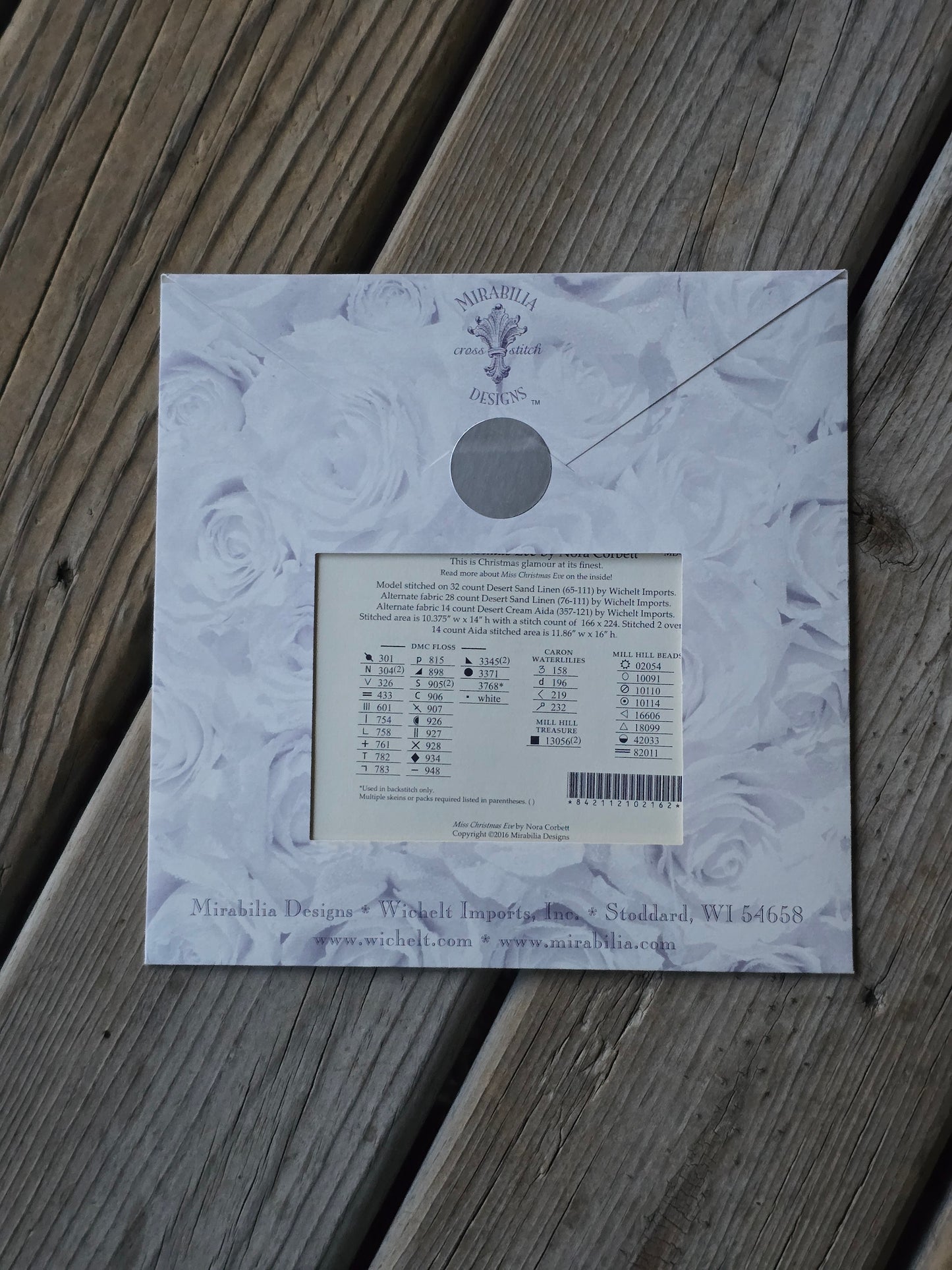 Mirabilia - Miss Christmas Eve - Cross Stitch Pattern with Embellishment Pack