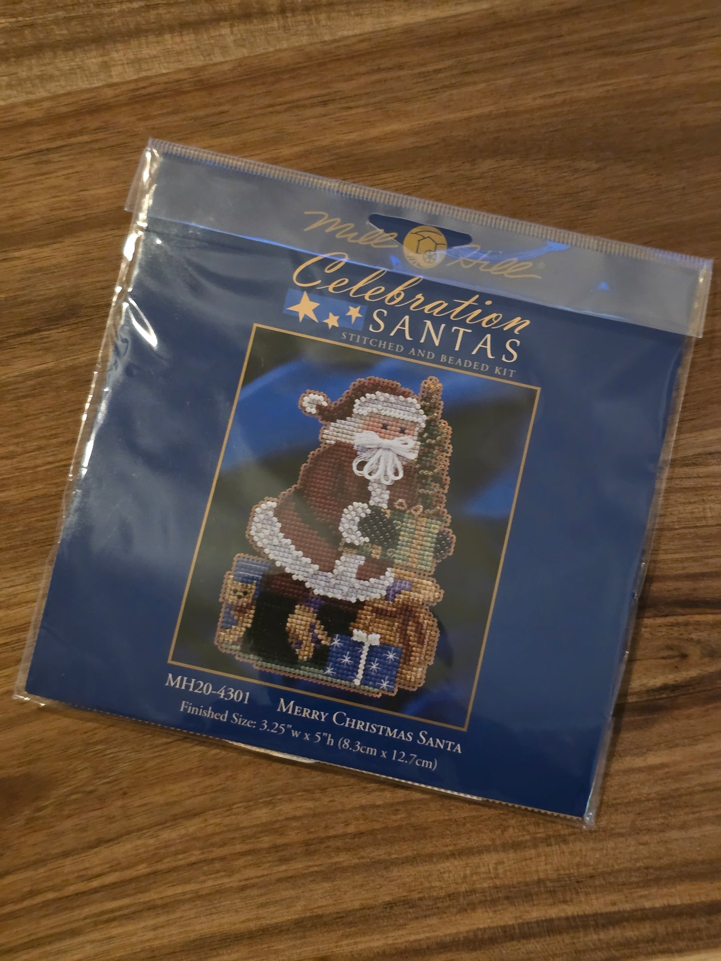 Mill Hill - Celebration Santas - Merry Christmas Santa - MH20-4301 - Cross Stitch Kit