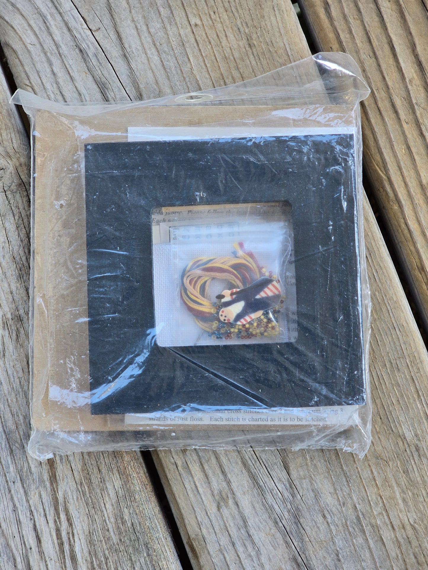 Mill Hill - Noah - Framed Little Bits 'n Button Kit - Cross Stitch Kit