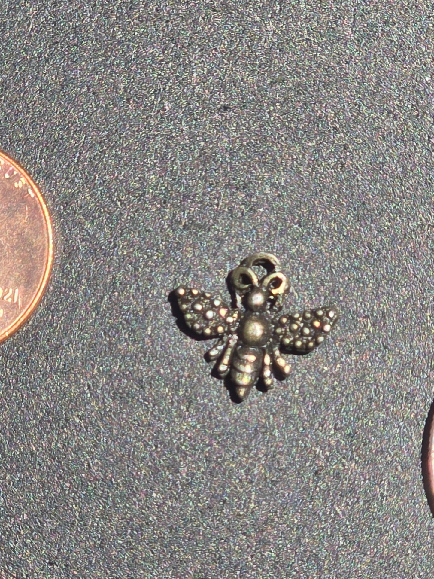 By Jupiter - Tiny Bee  - Notions - Flat Backs