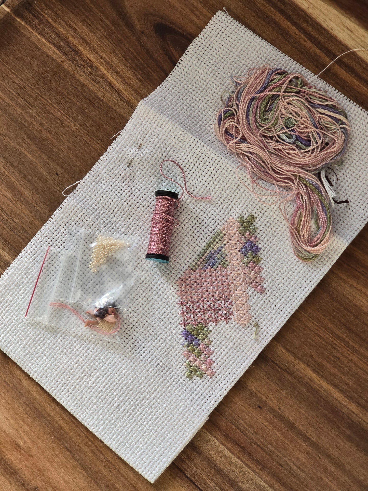 Sekas & Co. - A Stitcher's Heart - Cross Stitch Kit