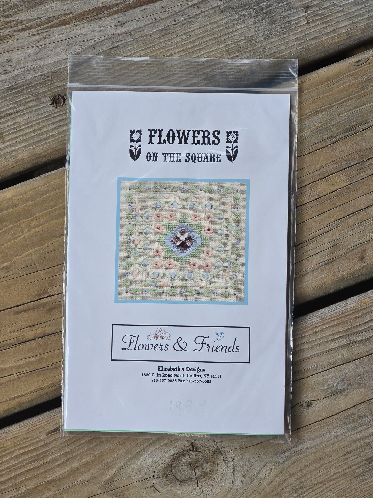 Elizabeth's Designs - Flowers & Friends  - Flowers on the Square - Cross Stitch Kit
