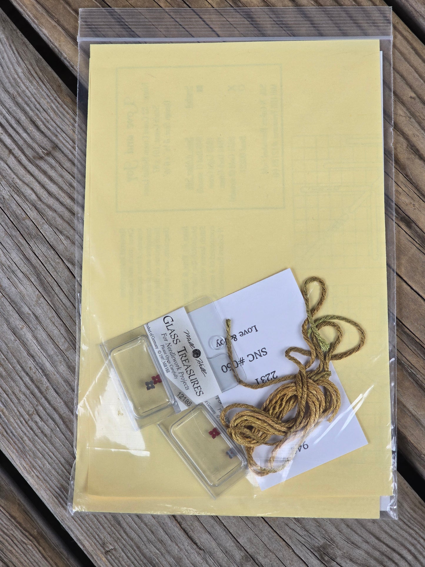 Elizabeth's Designs - Flowers & Friends Stitching Club 1999 - Love and Joy - Cross Stitch Pattern