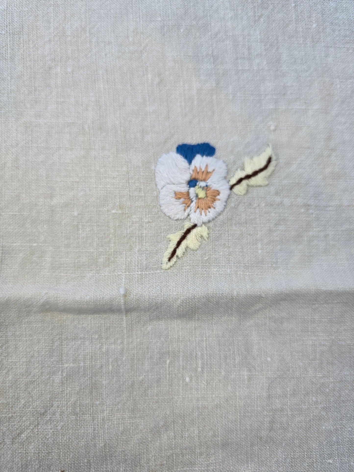 Vintage Tablerunner with Pansies