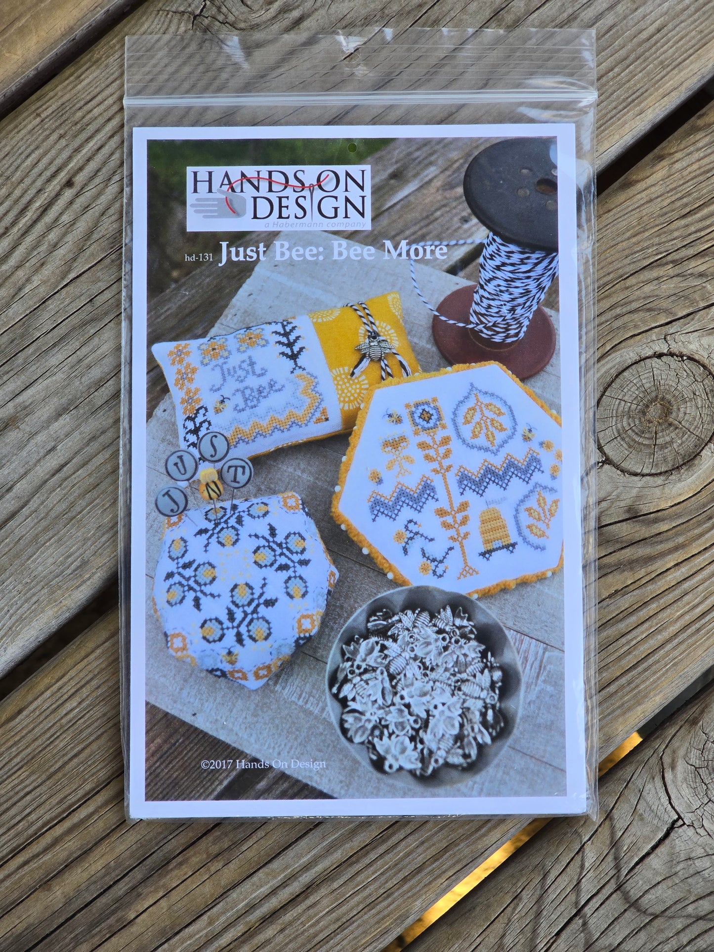 Hands on Design - Just Bee: Bee More - Cross Stitch Kit w Just Pins BUZZ Pin Set