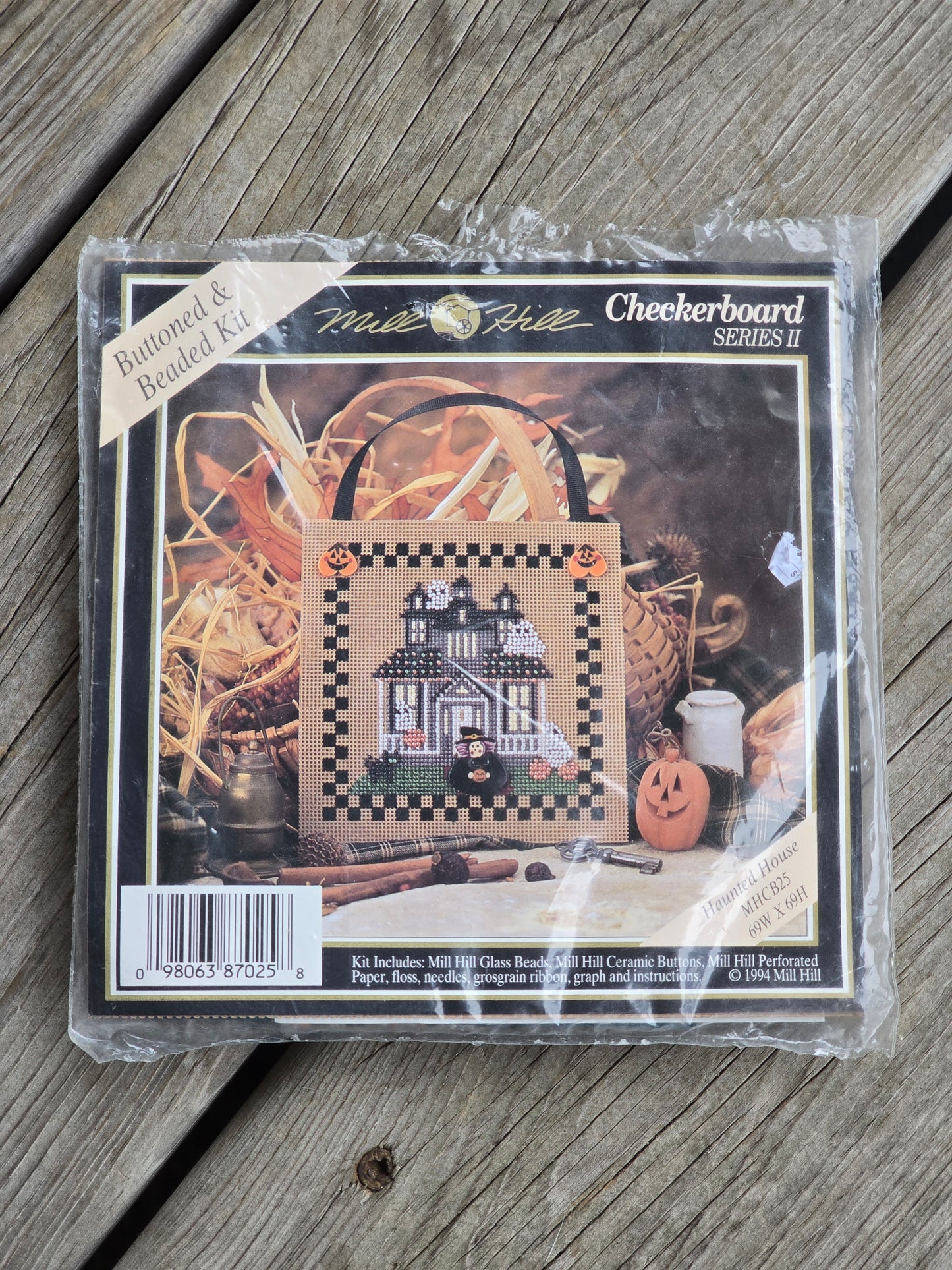 Mill Hill - Checkerboard Series II - Haunted House MHCB25 - Cross Stitch Kit