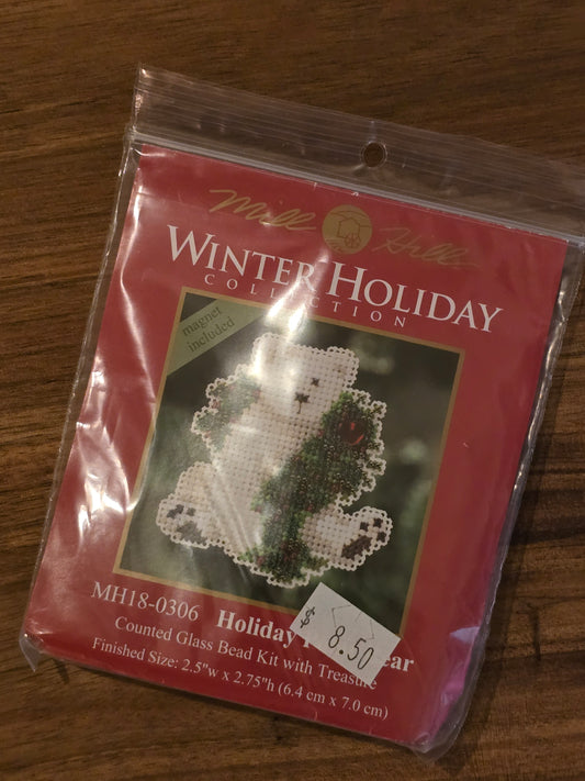 Mill Hill - Winter Holiday Collection - Holiday Polar Bear - MH18-0306 - Cross Stitch Kit