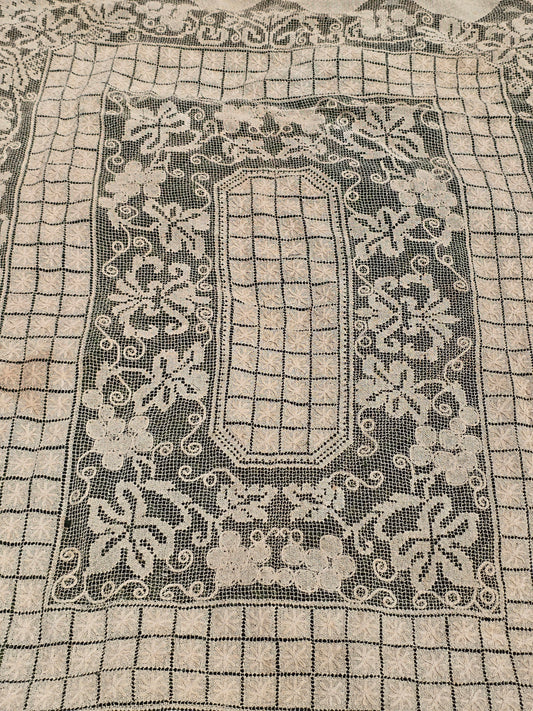 Vintage - Quaker Lace Tablecloth - 54" x 74" - Home Decor