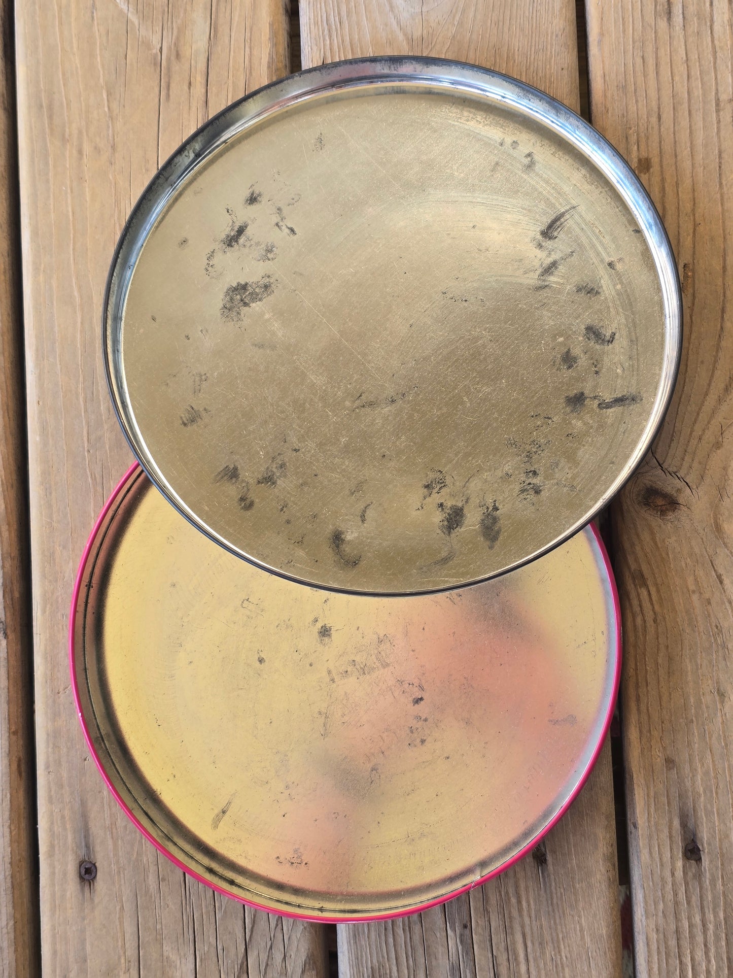 Vintage Round Floral Tin with Buttons