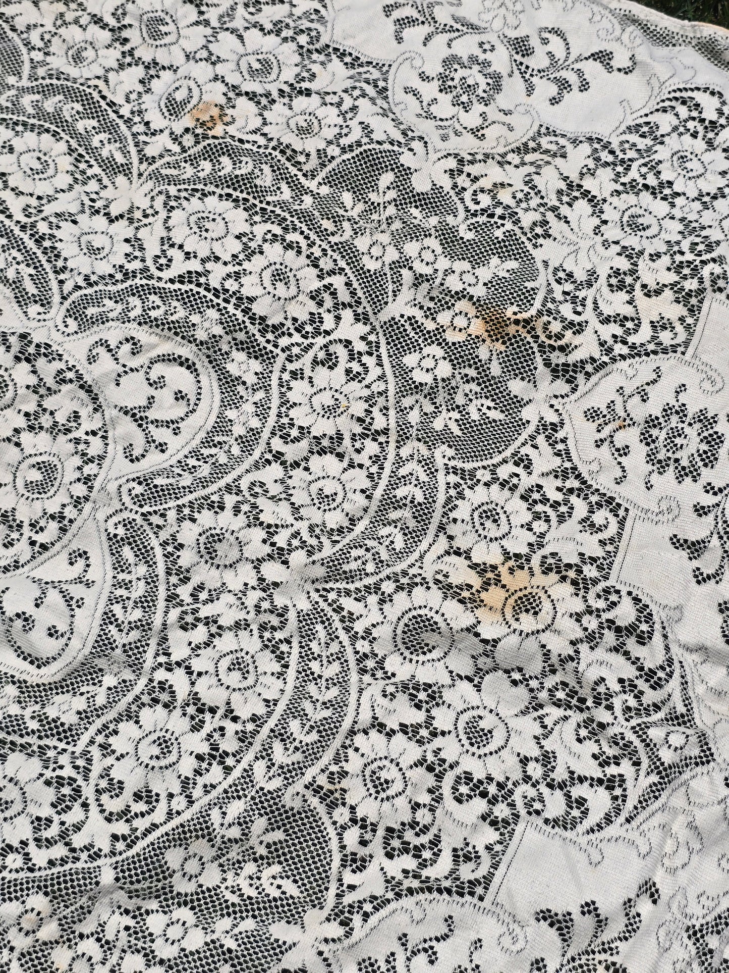 Vintage - Quaker Lace Tablecloth Bundle - 52" x 72" & 48" x 55" - Home Decor