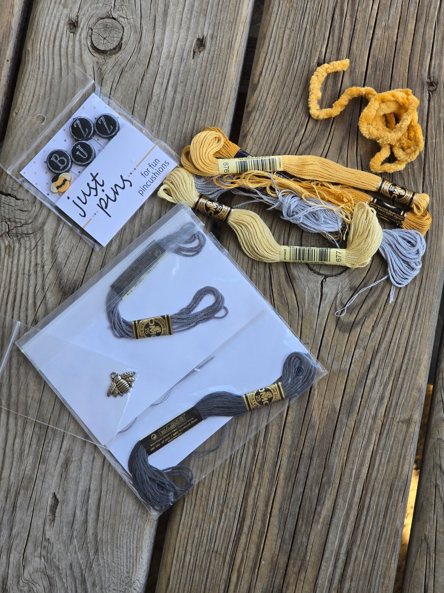 Hands on Design - Just Bee: Bee More - Cross Stitch Kit w Just Pins BUZZ Pin Set