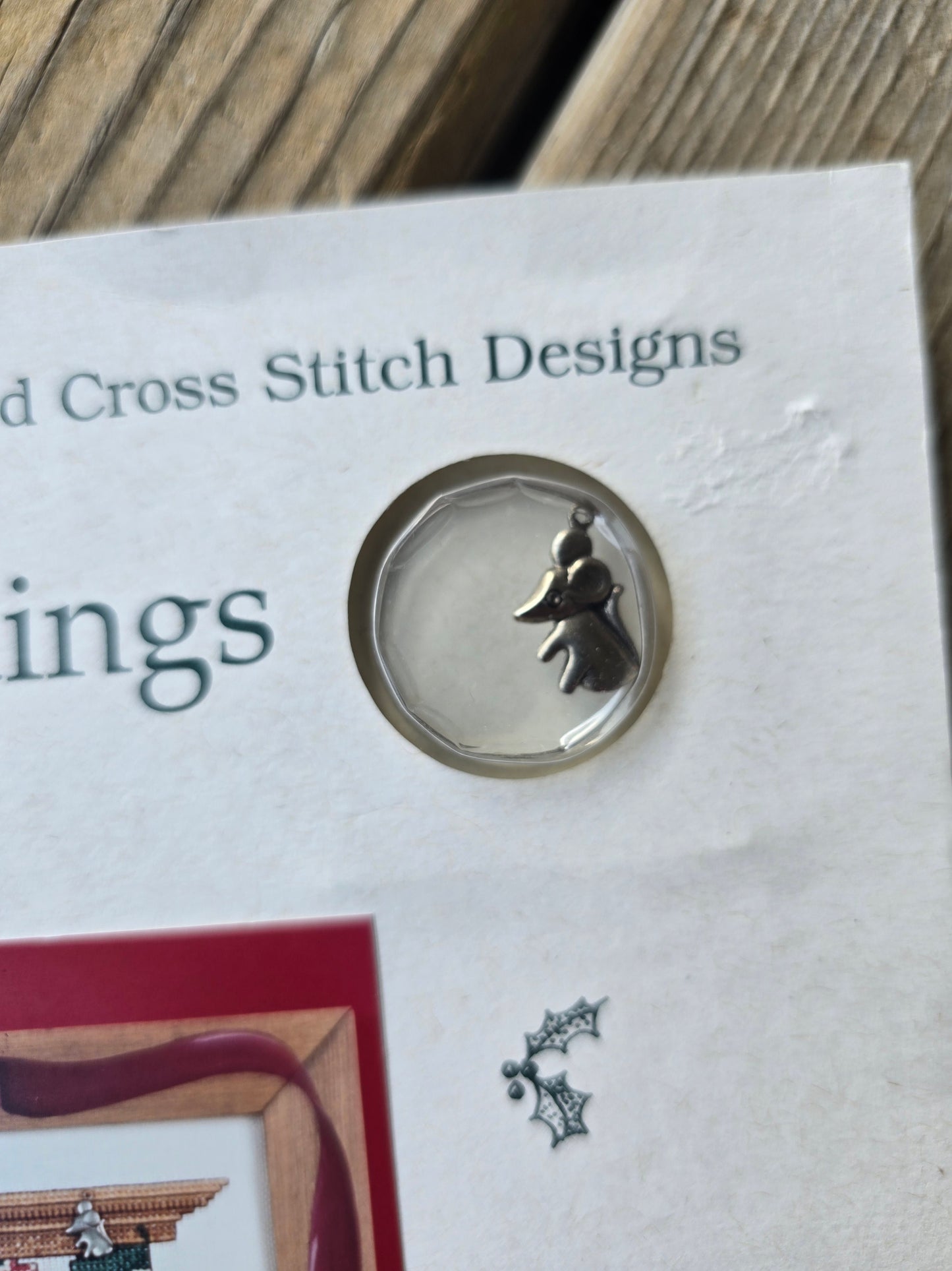 Sue Hillis Designs - Christmas Stockings - Cross Stitch Pattern with Charm
