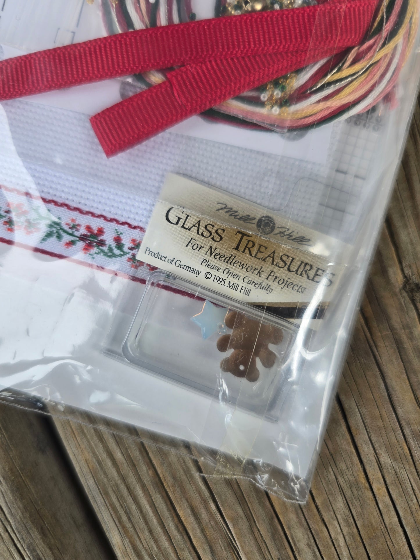 Mill Hill - Holiday Weathervanes - Santa is Coming - Cross Stitch Kit