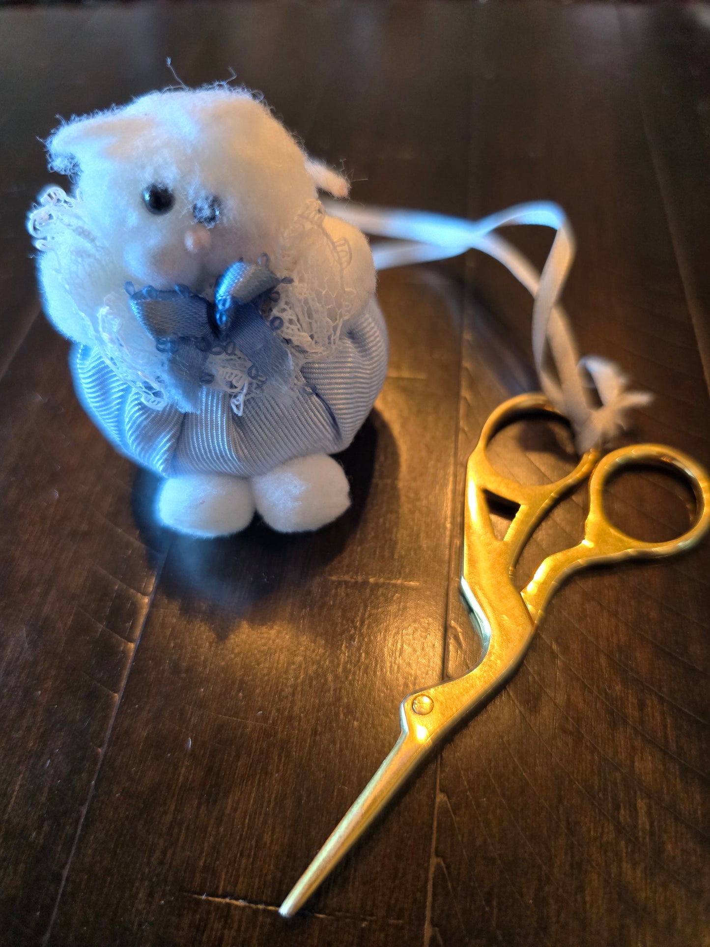 Gold Stork Embroidery Scissors with Cat Fob