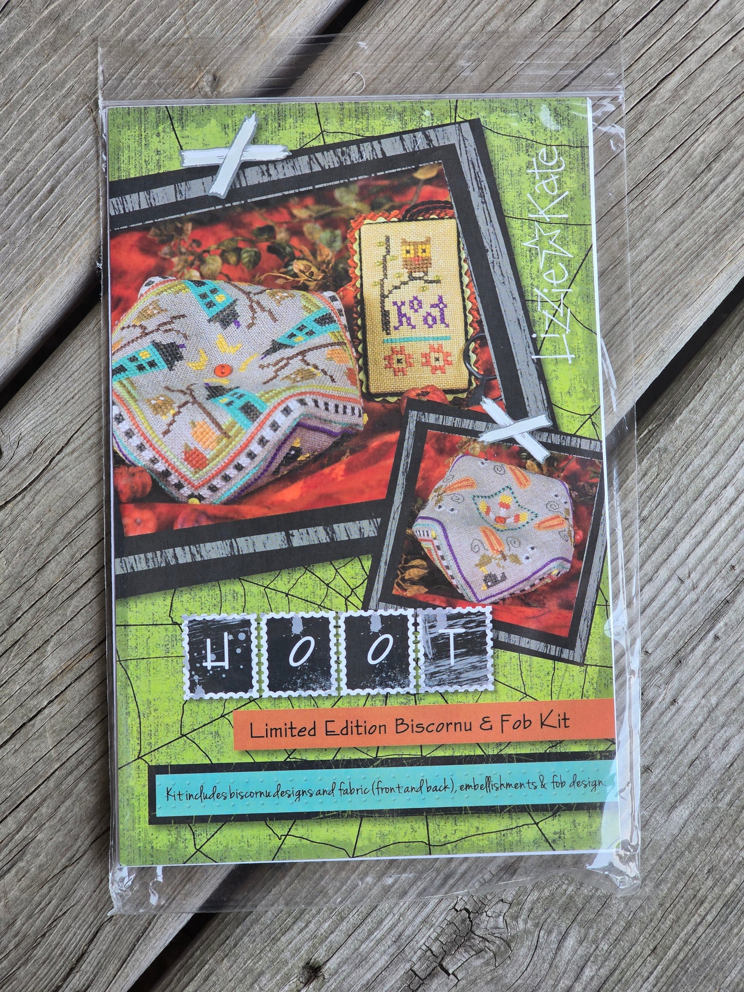 Lizzie Kate - Hoot - Limited Edition Biscornu & Fob Kit - Cross Stitch Kit