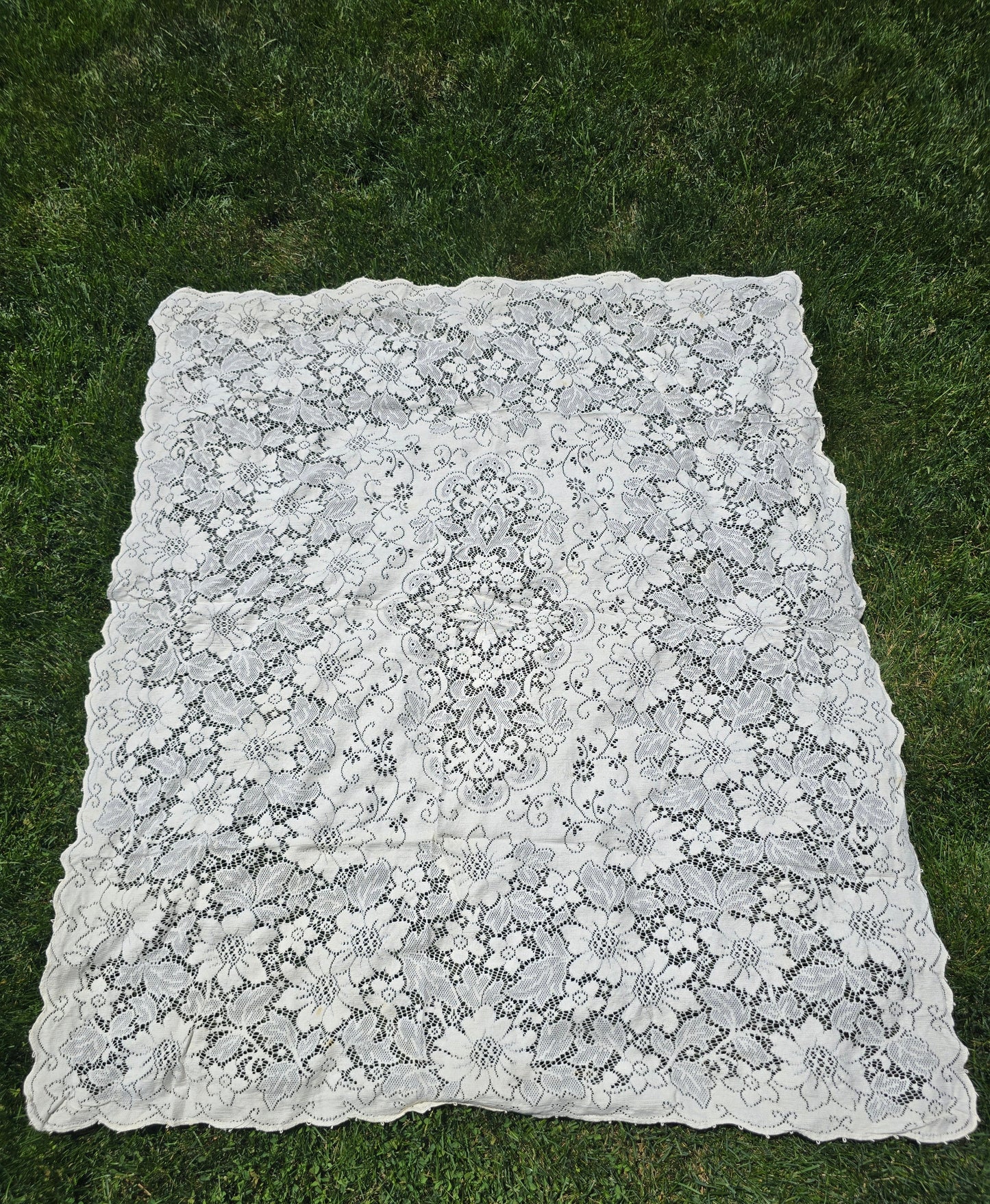 Vintage - Quaker Lace Tablecloth Bundle - 52" x 72" & 48" x 55" - Home Decor