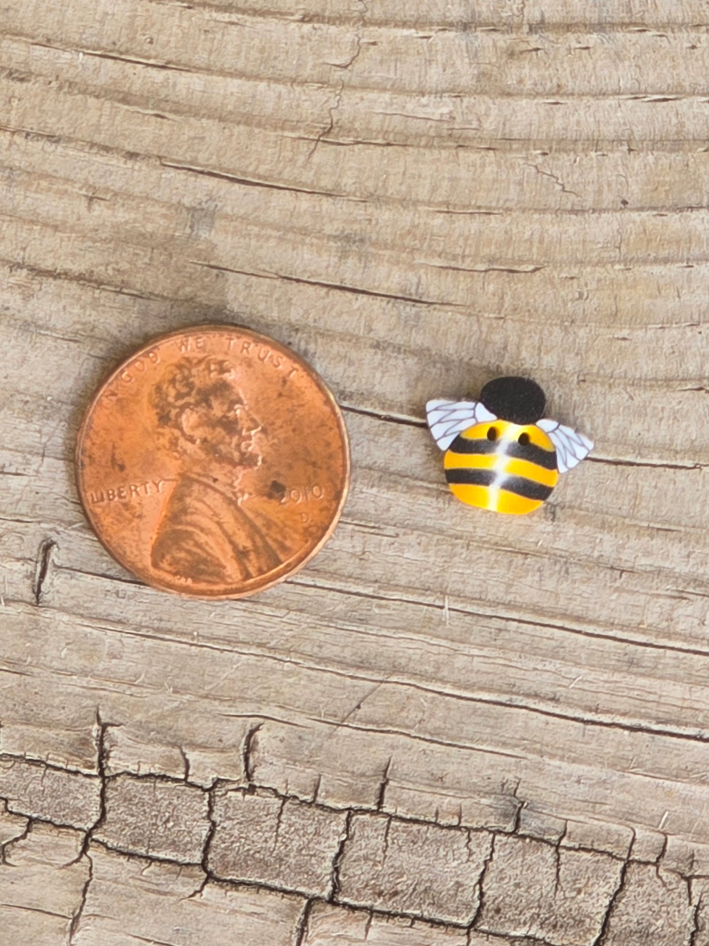 Puntini Puntini - Bee Button - Notions - Nashville Needlework Market 2026