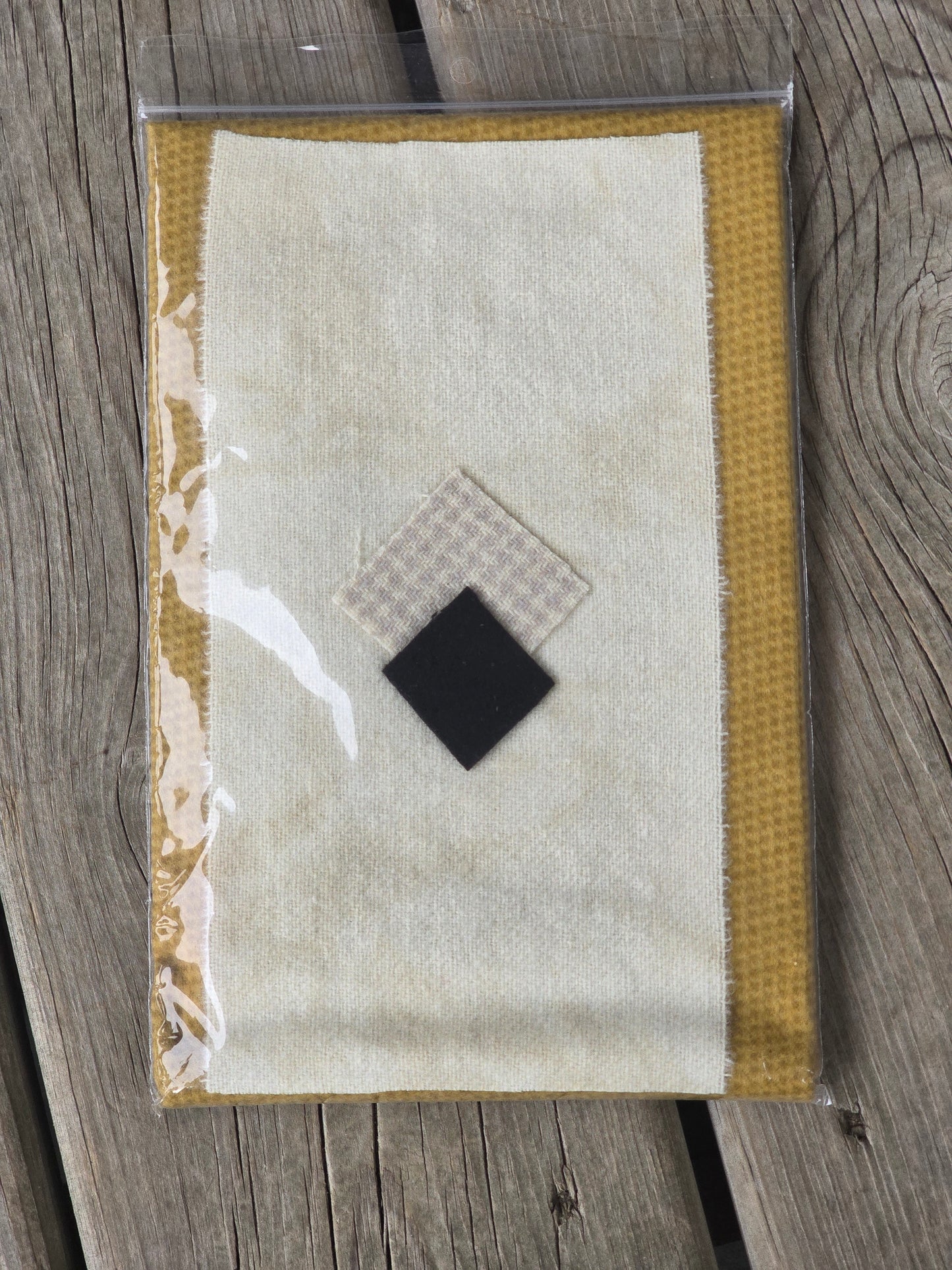 Primitive Gatherings - Spring Pillow - Wool - Kit