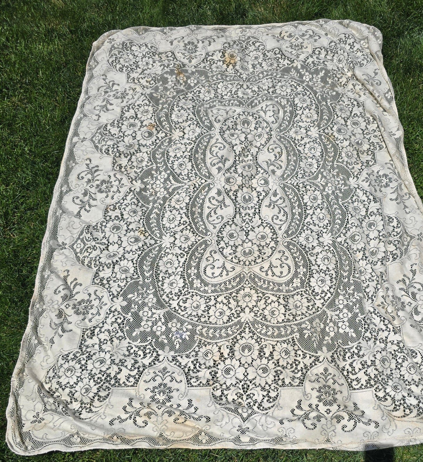 Vintage - Quaker Lace Tablecloth Bundle - 52" x 72" & 48" x 55" - Home Decor