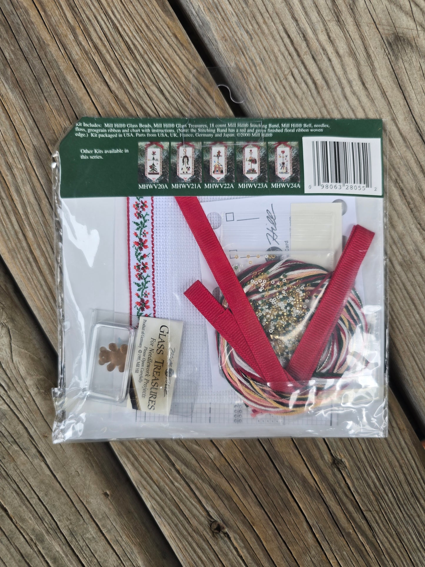 Mill Hill - Holiday Weathervanes - Santa is Coming - Cross Stitch Kit