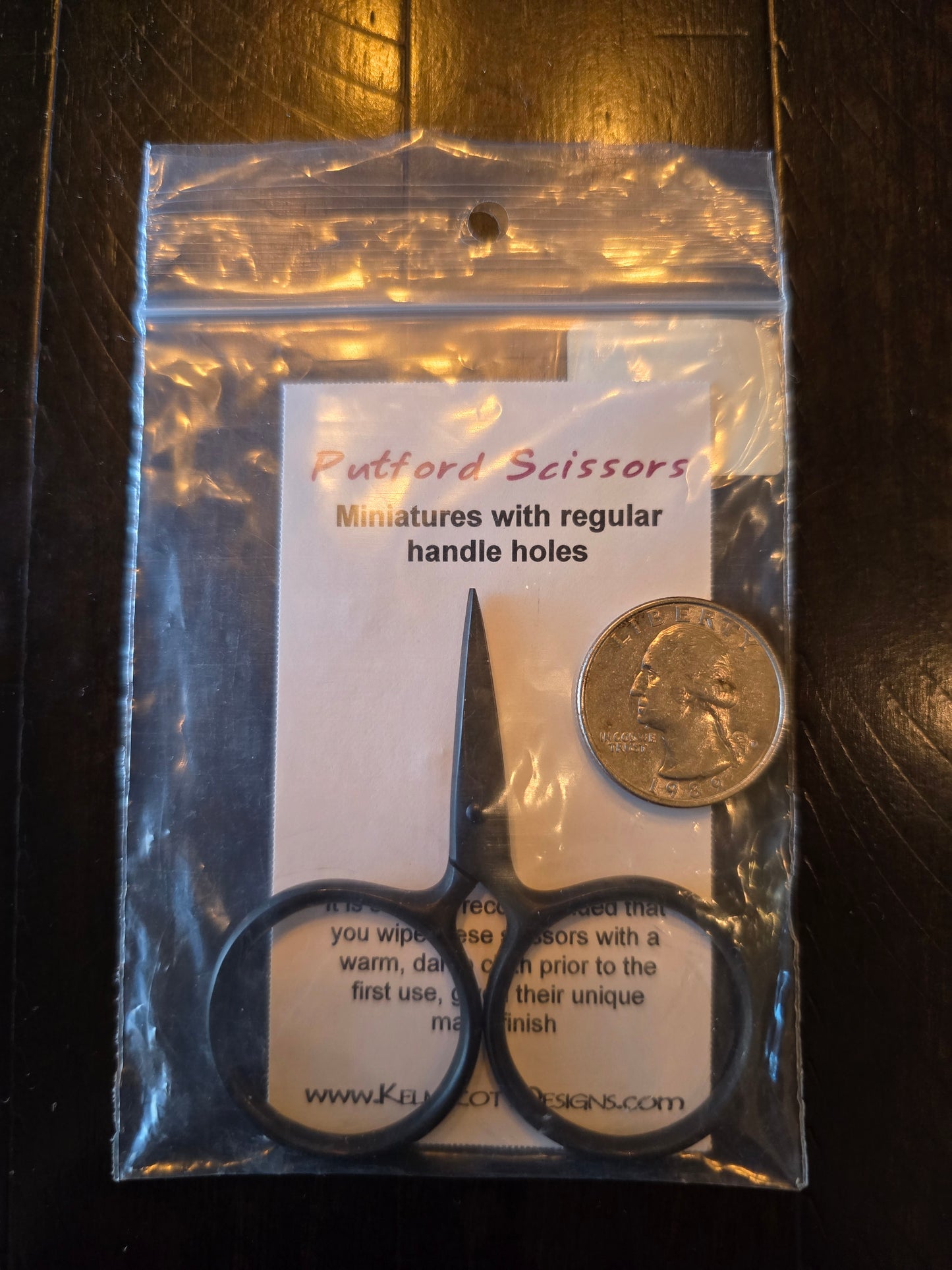 Kelmscott Designs- Putford Scissors - Miniature w/Regular Handle Holes